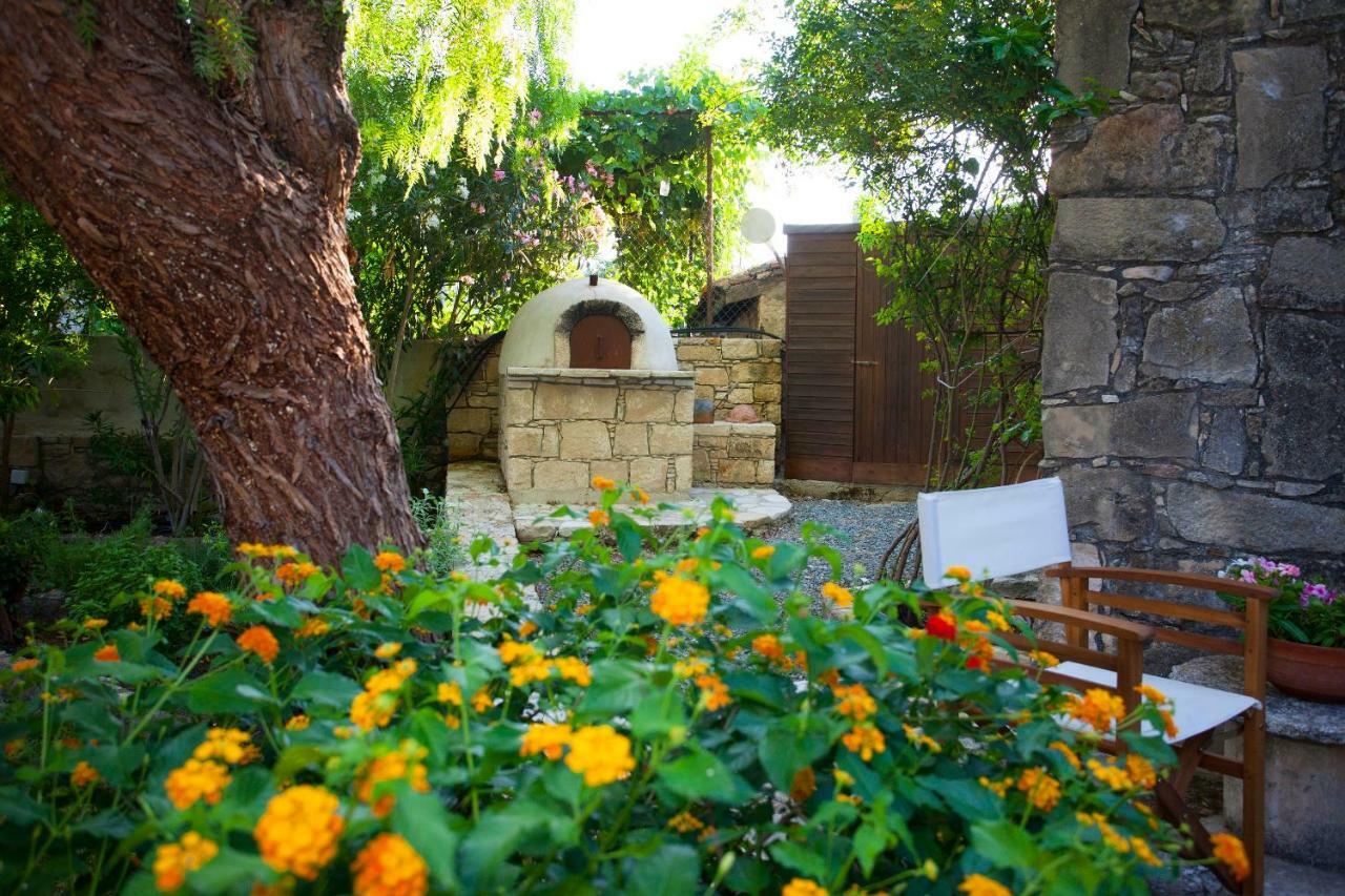 Gasthaus Cecilias Courtyard Malya Exterior foto
