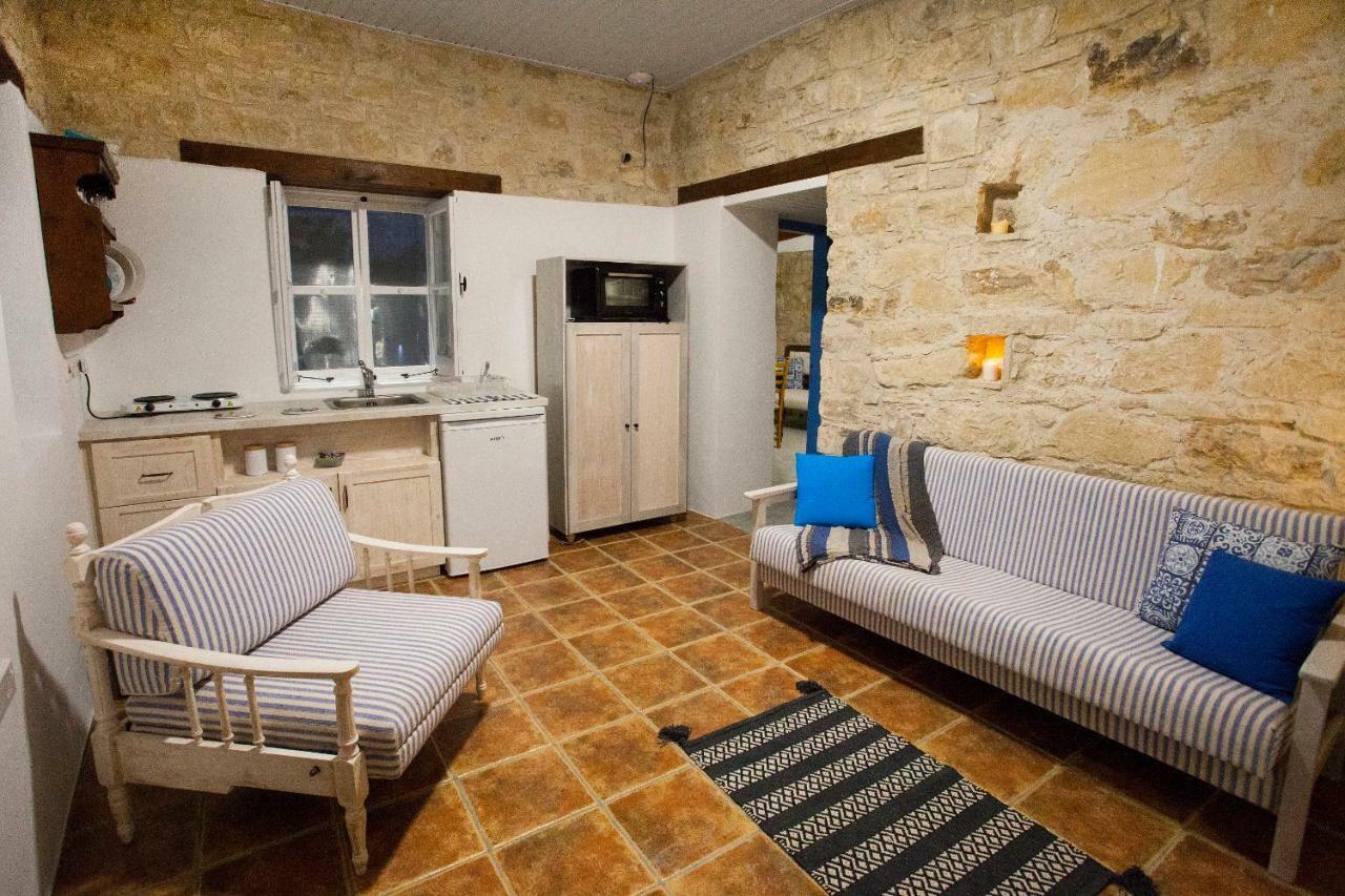 Gasthaus Cecilias Courtyard Malya Exterior foto