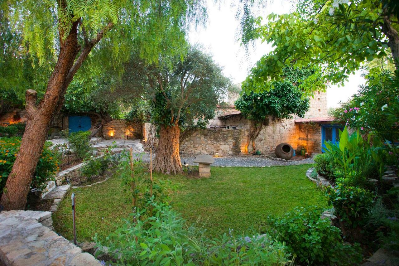 Gasthaus Cecilias Courtyard Malya Exterior foto